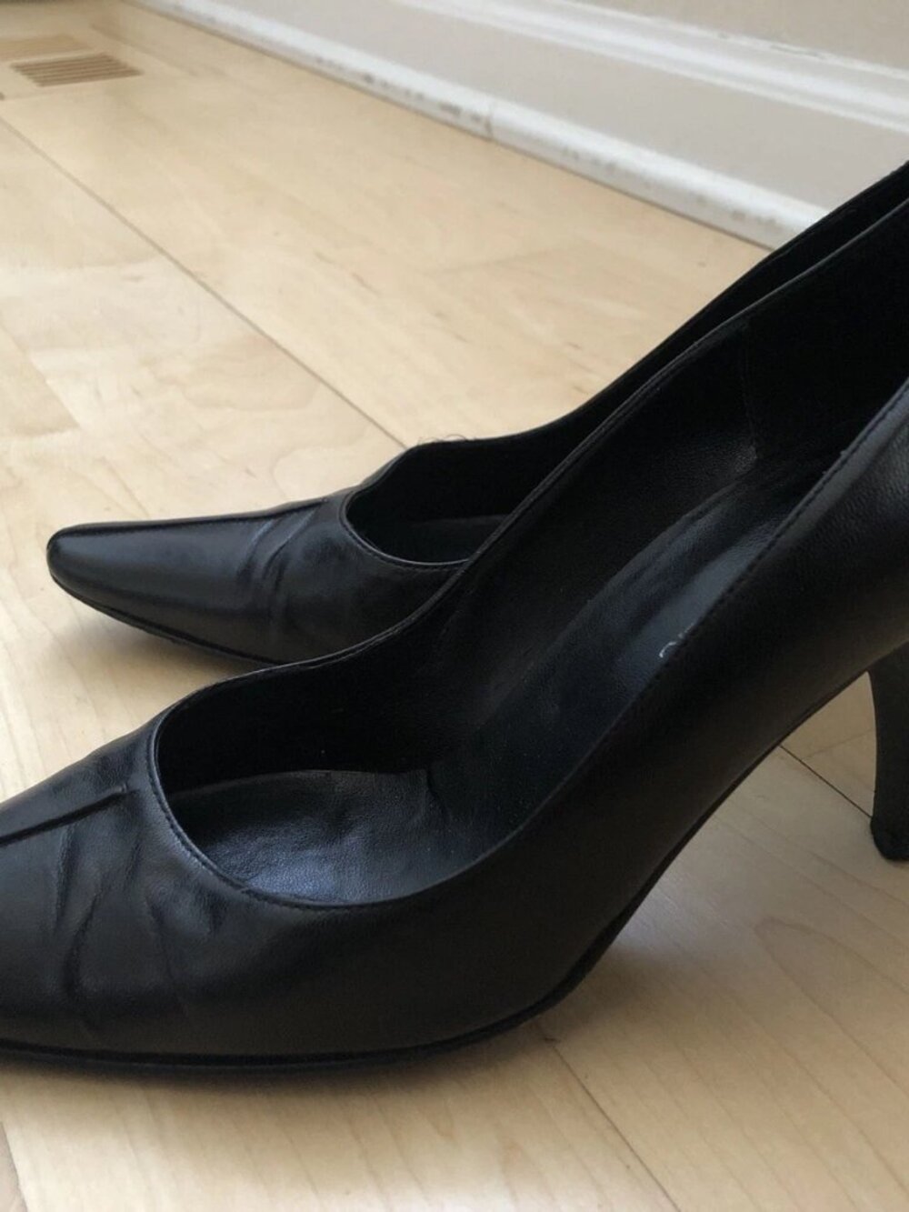 Banana Republic Women’s Leather Pointed Toe Pumps, Black Leather, Size 5